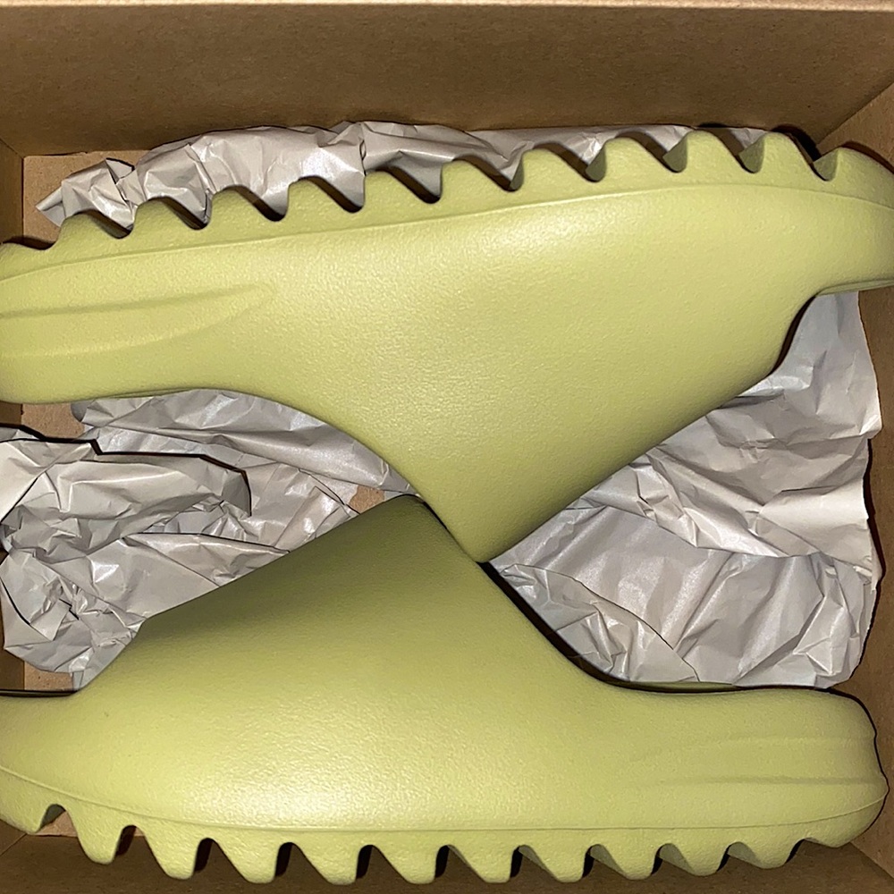 Women’s Resin Yeezy Slides!